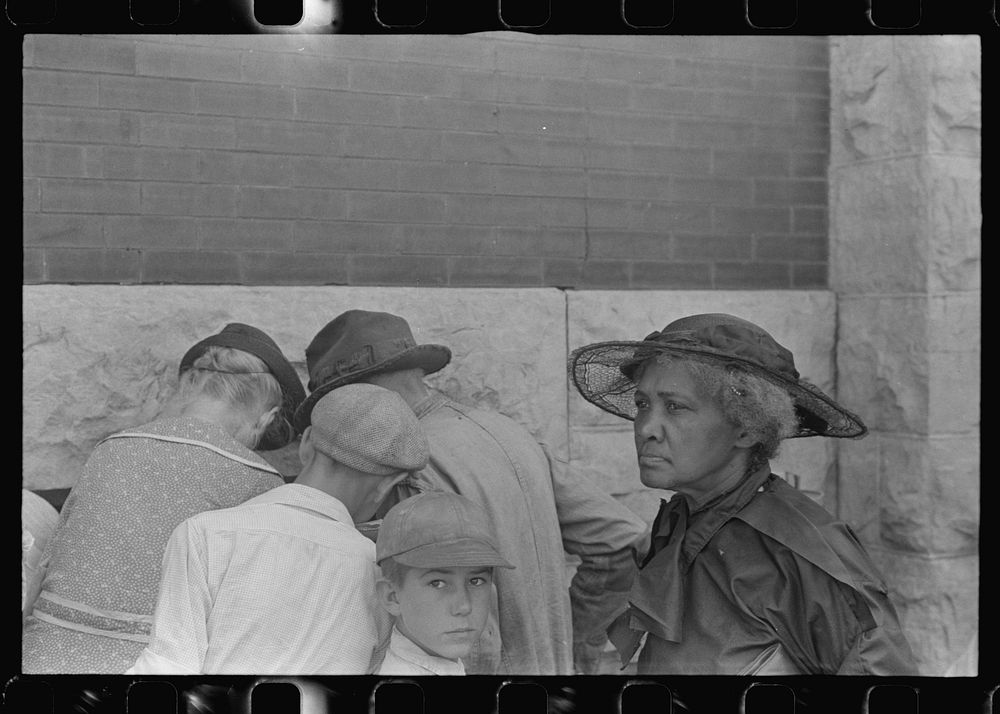 Relief clients, Urbana, Ohio. Sourced from the Library of Congress.