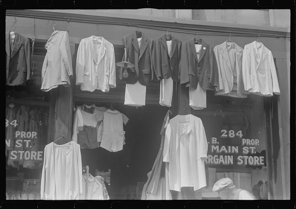 Secondhand clothing store, Columbus, Ohio. Sourced from the Library of Congress.