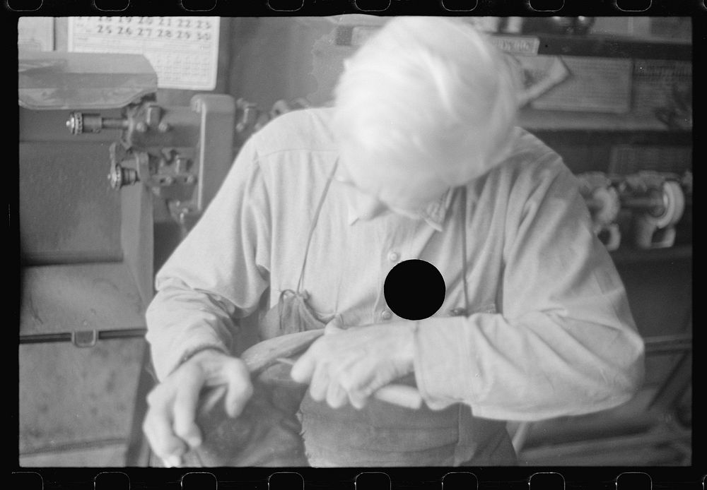 [Untitled photo, possibly related to: Shoemaker in Plain City, Ohio]. Sourced from the Library of Congress.