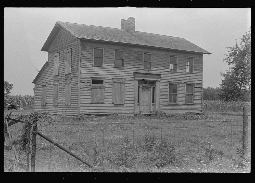 [Untitled photo, possibly related to: Detail of abandoned house, central Ohio]. Sourced from the Library of Congress.