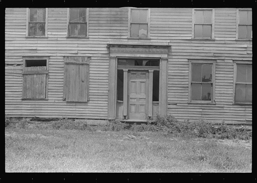 Abandoned house, central Ohio. Sourced from the Library of Congress.
