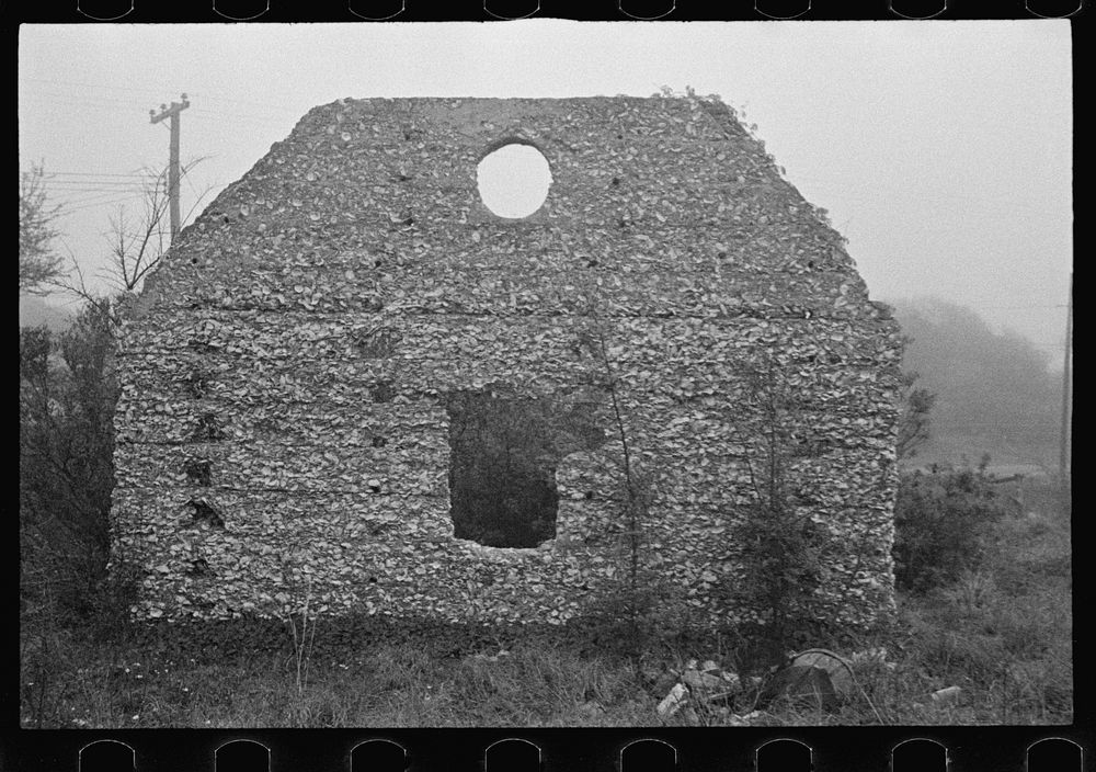 Tabby construction. Ruins of supposed Spanish mission, St. Marys, Georgia. Sourced from the Library of Congress.