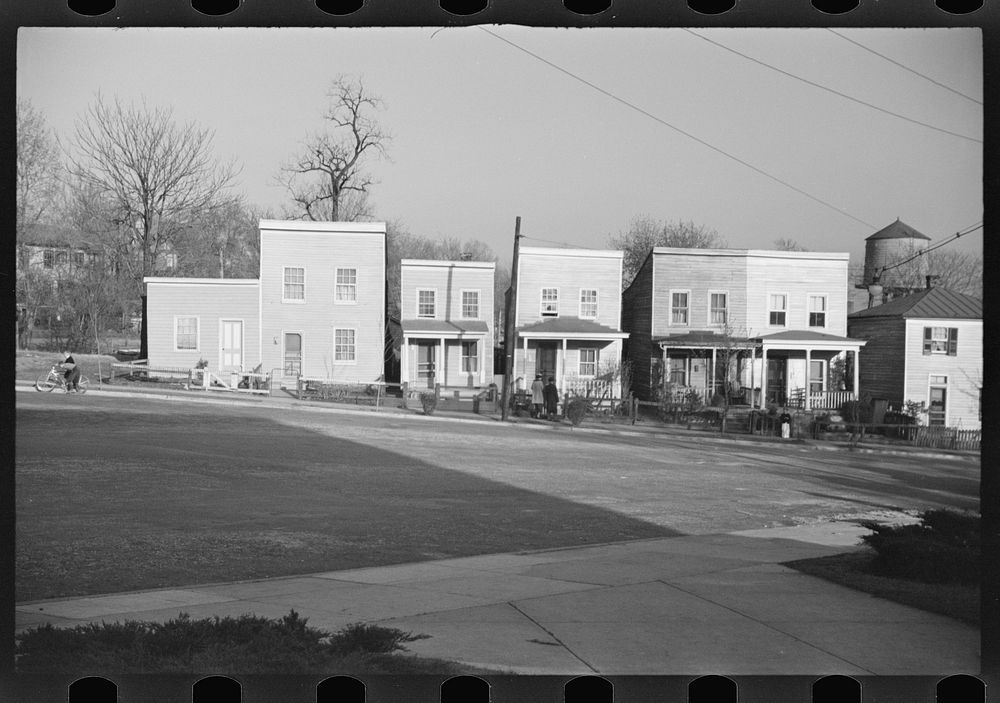 [Untitled photo, possibly related to: Frame houses. Fredericksburg, Virginia]. Sourced from the Library of Congress.
