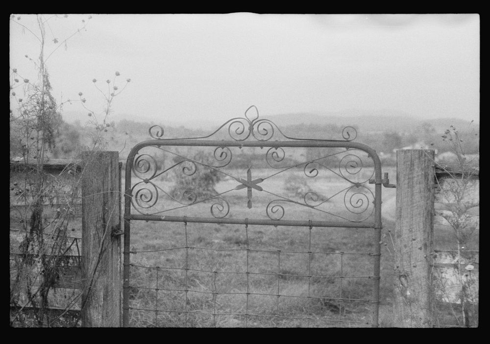 Gate in Northern Virginia. Sourced from the Library of Congress.