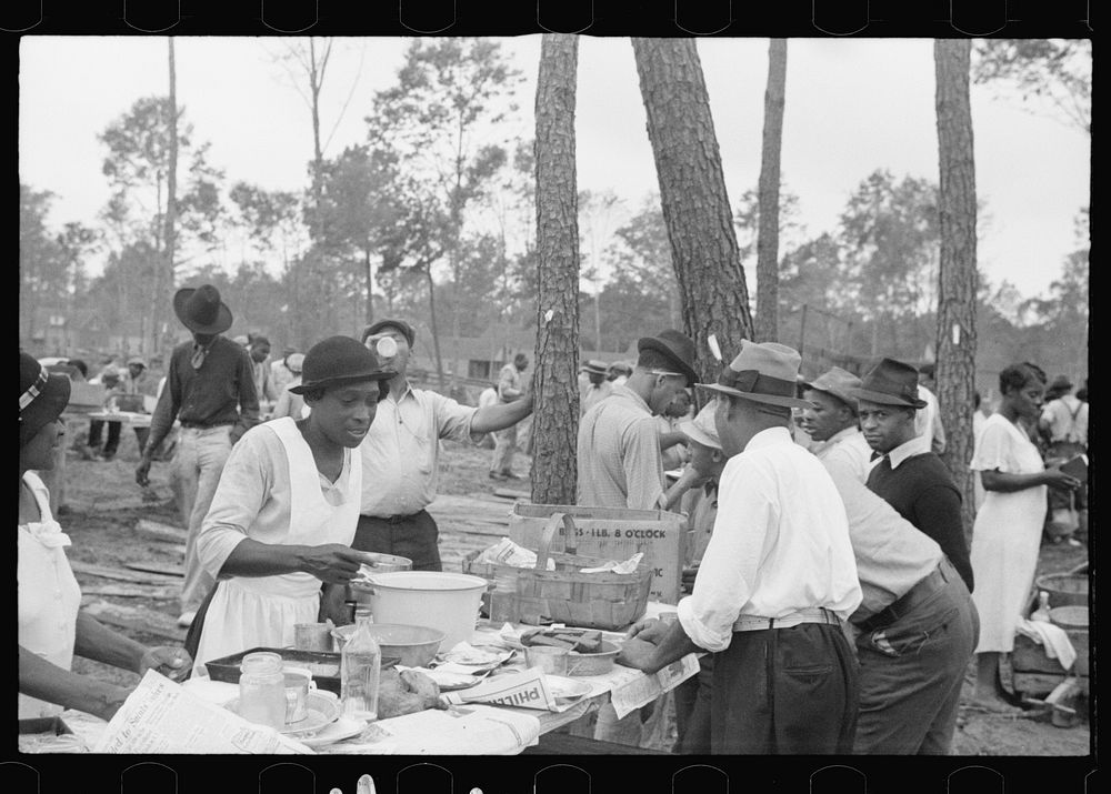  workmen having lunch, Newport News Homesteads, Virginia. Sourced from the Library of Congress.