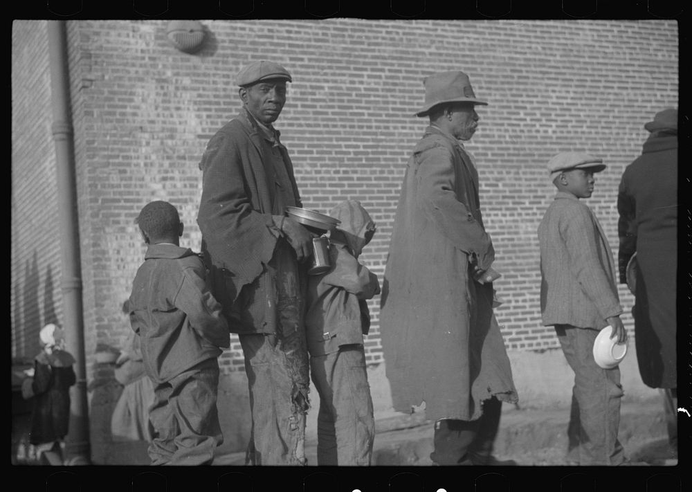 es in the lineup for food at the flood refugee camp, Forrest City, Arkansas. Sourced from the Library of Congress.