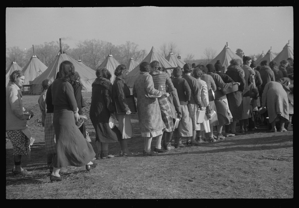 Refugees lined up at meal time in the camp for white flood refugees in Forest City, Arkansas. Sourced from the Library of…