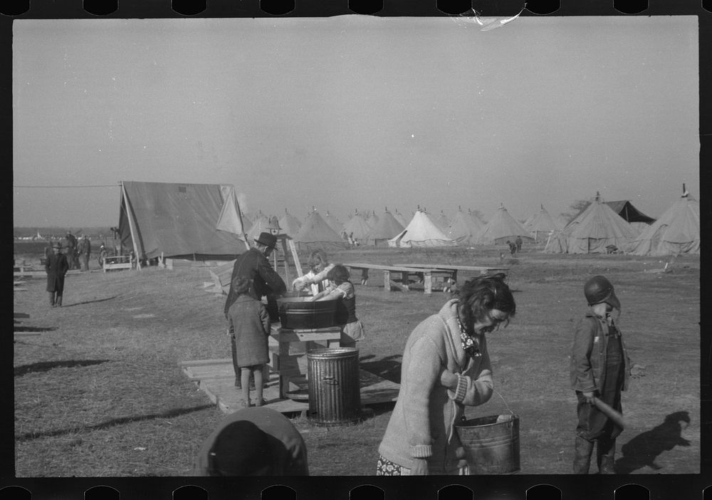 [Untitled photo, possibly related to: Facilities for washing in the camp for white flood refugees at Forrest City…