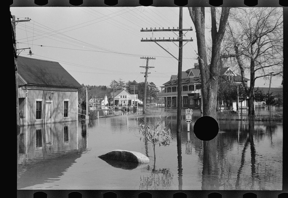 [Untitled photo, possibly related to: Sebago Lake flooding highway, Maine]. Sourced from the Library of Congress.