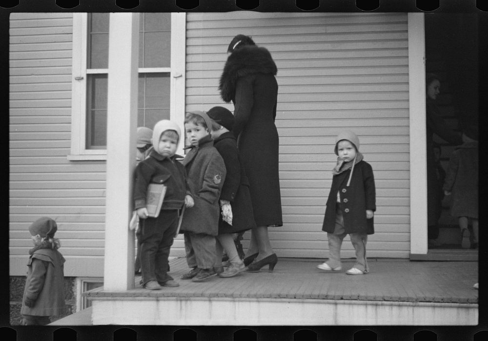 [Untitled photo, possibly related to: Children leaving nursery school, 2:30 p.m., Westmoreland Homesteads, Pennsylvania].…