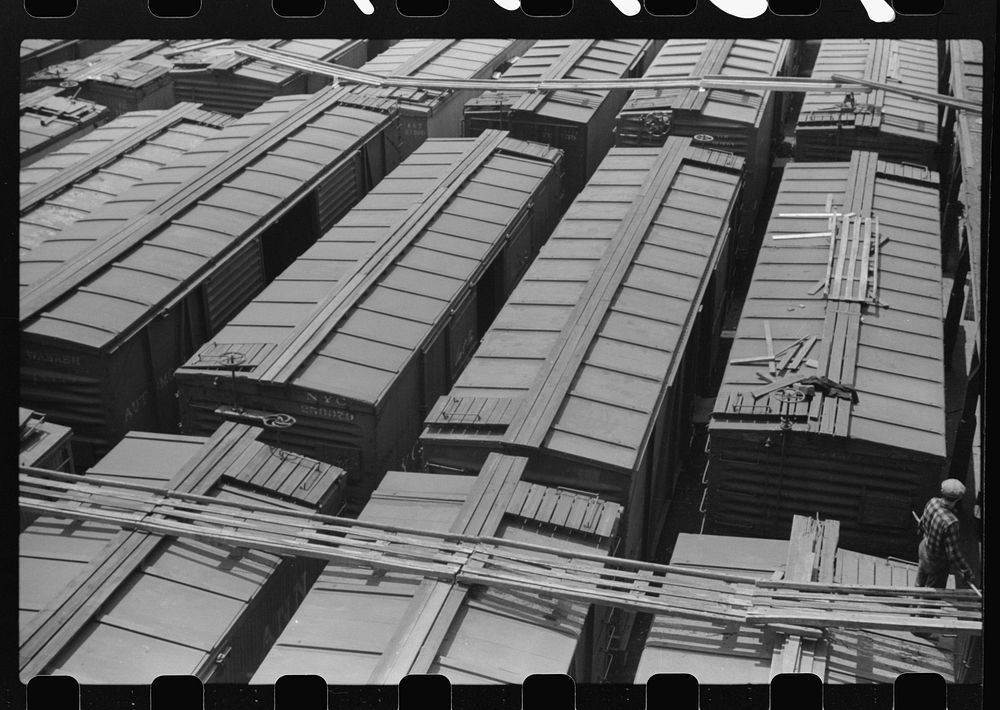 [Untitled photo, possibly related to: Freight cars in yards, Chicago, Illinois]. Sourced from the Library of Congress.