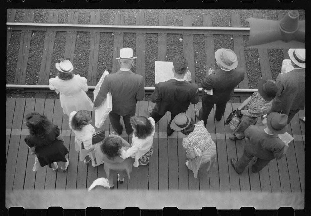 Commuters waiting for south-bound train.  Chicago, Illinois. Sourced from the Library of Congress.
