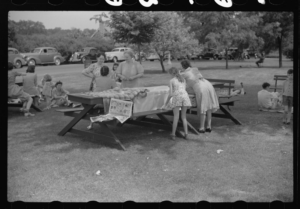 Family picnic. Vincennes, Indiana. Sourced from the Library of Congress.