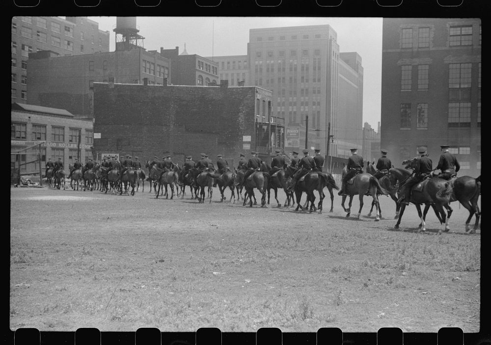 Chicago mounted police, Chicago, Illinois. Sourced from the Library of Congress.