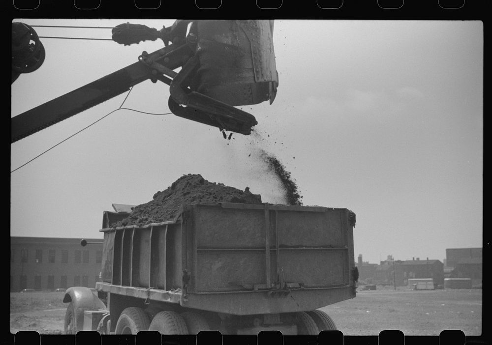 Steam shovel loading truck, Chicago, Illinois. Sourced from the Library of Congress.