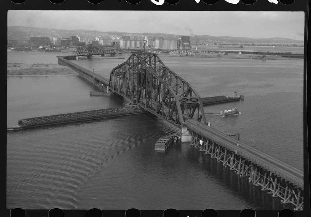 Swing bridge, Superior, Wisconsin. Sourced from the Library of Congress.