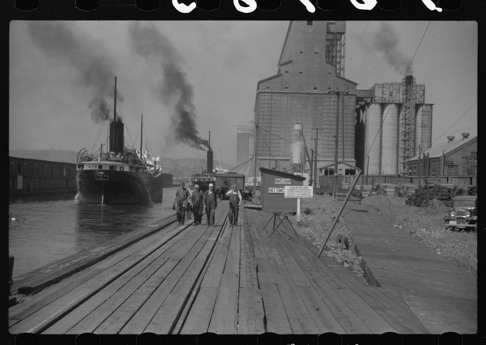 [Untitled photo, possibly related to: Great Lakes port, Superior, Wisconsin]. Sourced from the Library of Congress.