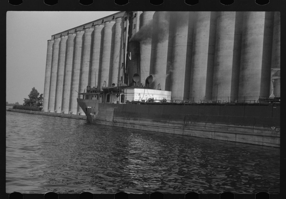[Untitled photo, possibly related to: Grain trimmer. Duluth, Minnesota]. Sourced from the Library of Congress.