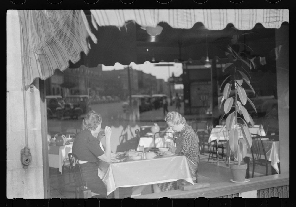 Cafe, Benton Harbor, Michigan. Sourced from the Library of Congress.
