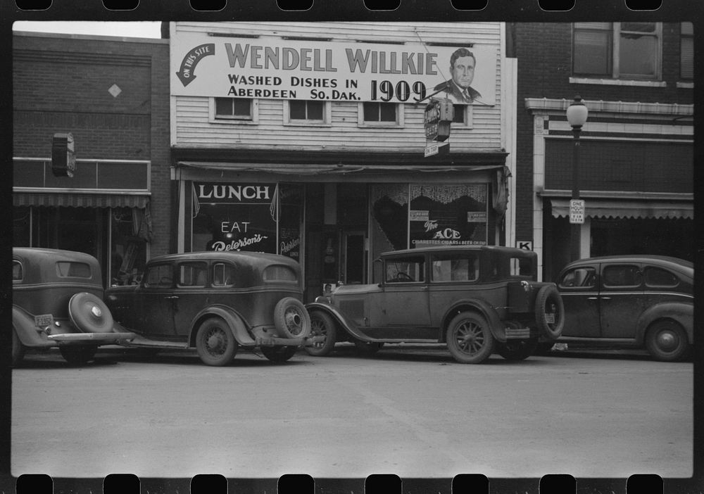 Lunchroom, Aberdeen, South Dakota. Sourced from the Library of Congress.