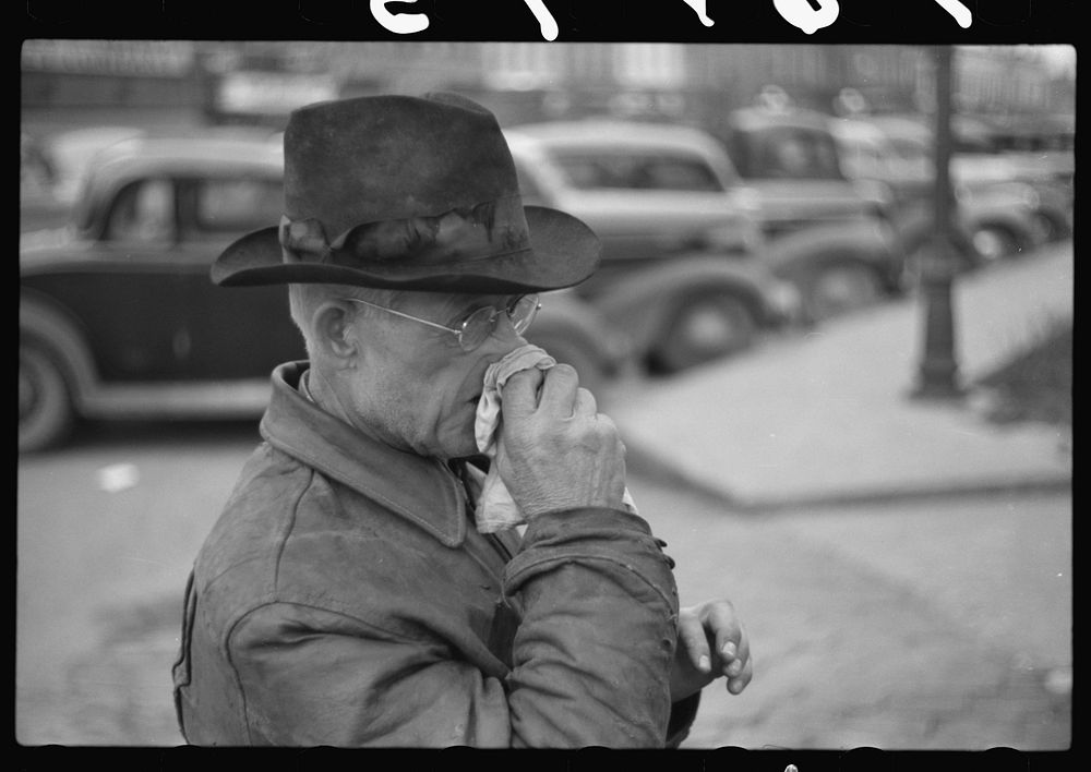 Farmer in town, Chillicothe, Missouri. Sourced from the Library of Congress.
