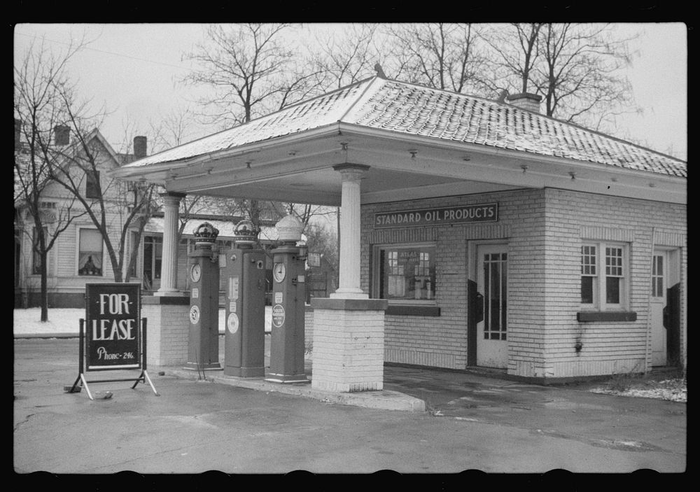 Closed gas station on U.S. 40, Brazil, Indiana. Sourced from the Library of Congress.