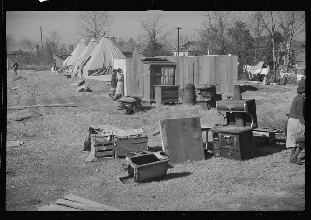 Flood refugee encampment at Forrest City, Arkansas. Sourced from the Library of Congress.