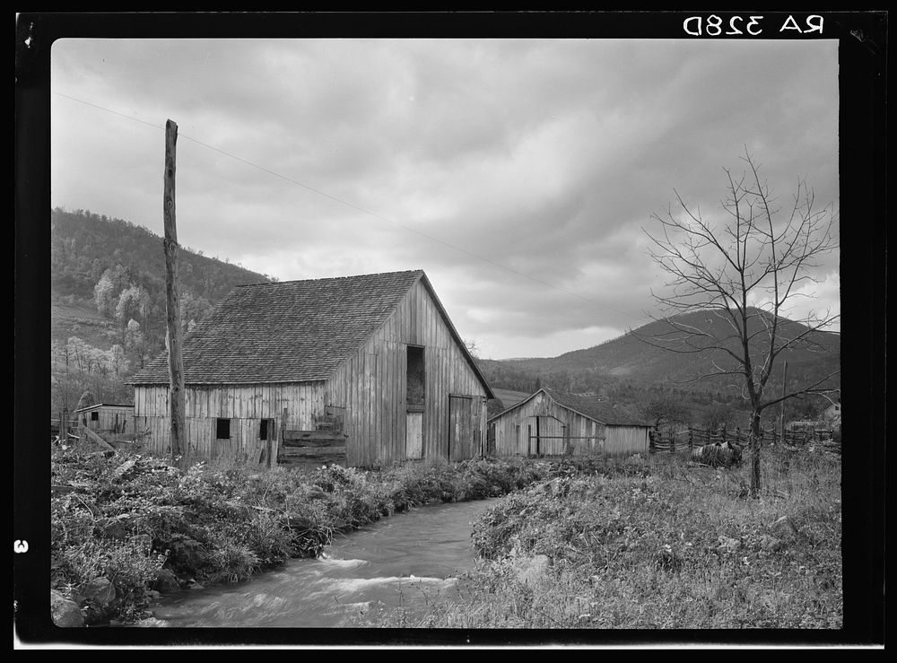 Farm on the banks of the Hughes River at Nethers. Shenandoah National Park, Virginia. Sourced from the Library of Congress.