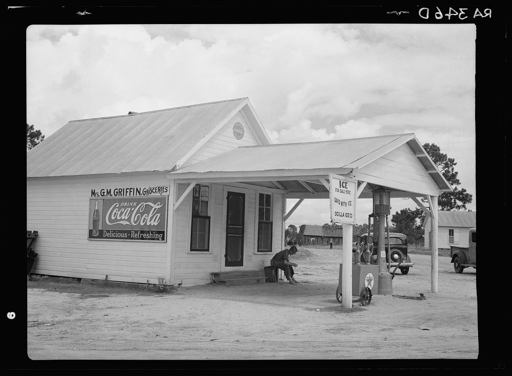 Grocery and filling station. Irwinville Farms, Georgia. Sourced from the Library of Congress.