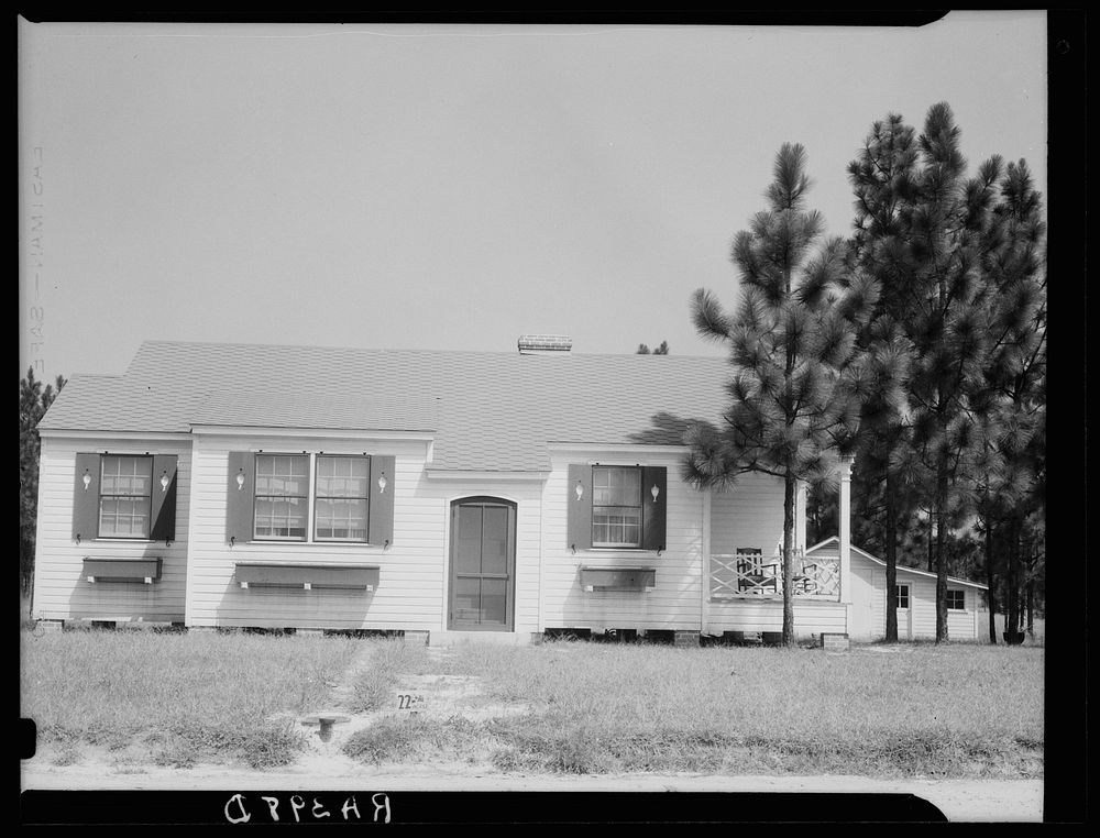 New house. Forrest County, Mississippi. Hattiesburg Homesteads. Sourced from the Library of Congress.