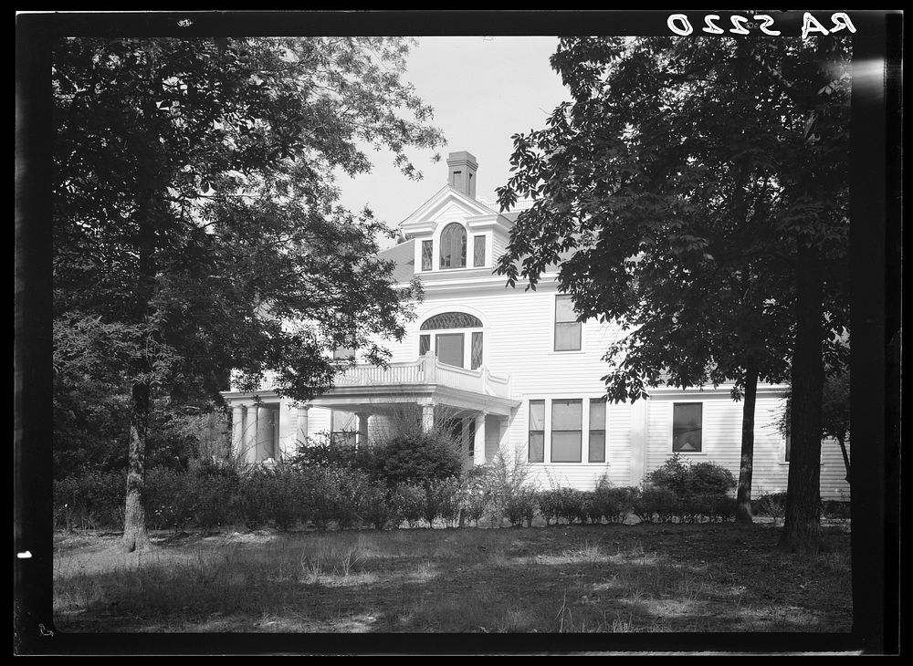 Abandoned colonial mansion. Fuquay Springs. North Carolina. Sourced from the Library of Congress.