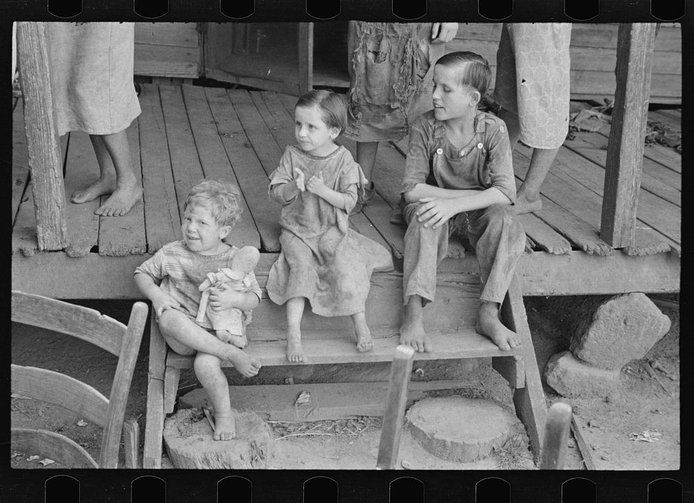 Tengle children, Hale County, Alabama. Sourced from the Library of Congress.