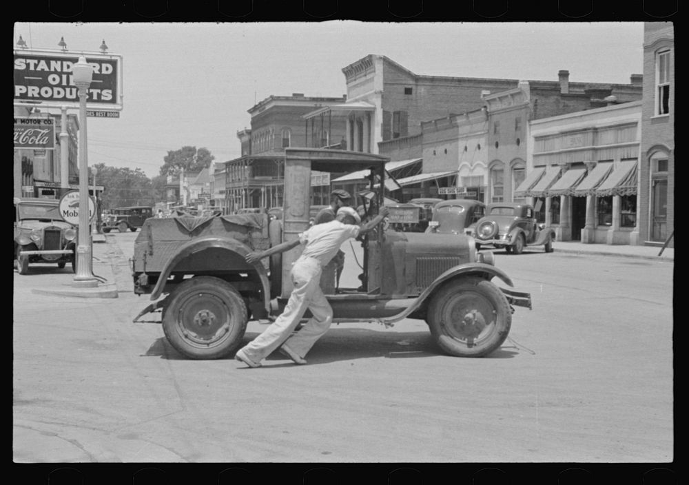 Street scene, Greensboro, Alabama. Sourced from the Library of Congress.