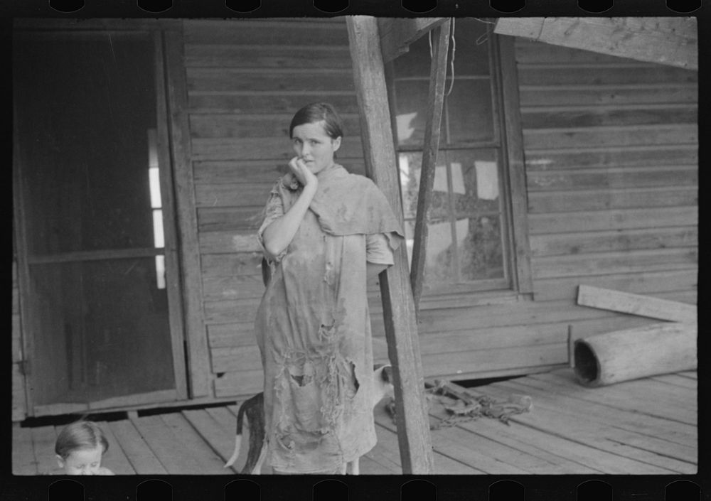 Elizabeth Tengle on porch, Hale County, Alabama. Sourced from the Library of Congress.