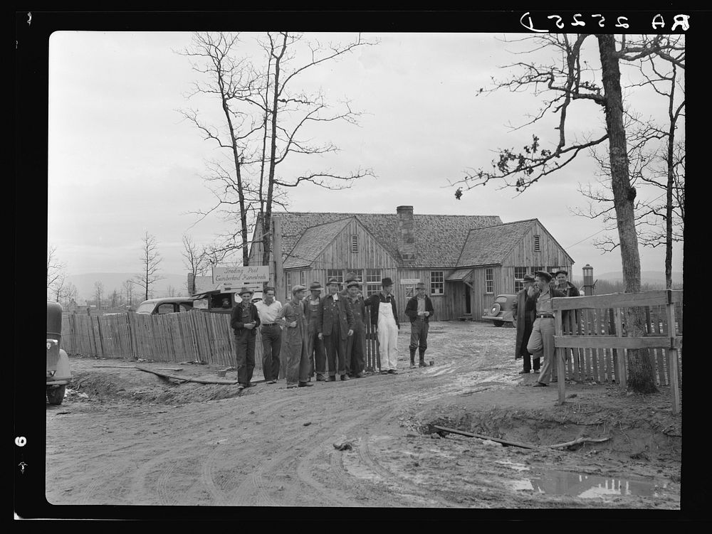 Trading post at Cumberland Homesteads. Crossville, Tennessee. Sourced from the Library of Congress.