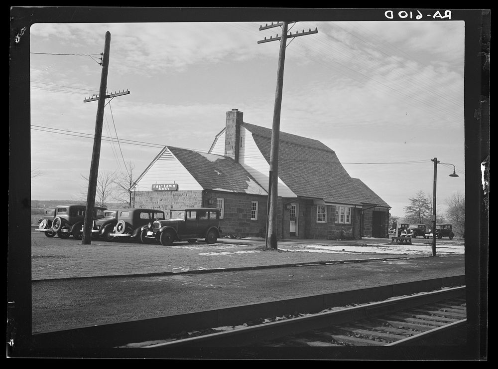 Train station. Radburn, New Jersey. Sourced from the Library of Congress.