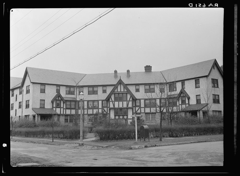 Mackenzie unit on Beech Street of Mariemont Housing Community, outside Cincinnati, Ohio. Sourced from the Library of…