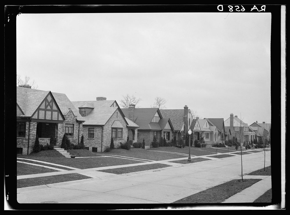 House on Laconia Street in a suburb of Cincinnati, Ohio. Sourced from the Library of Congress.