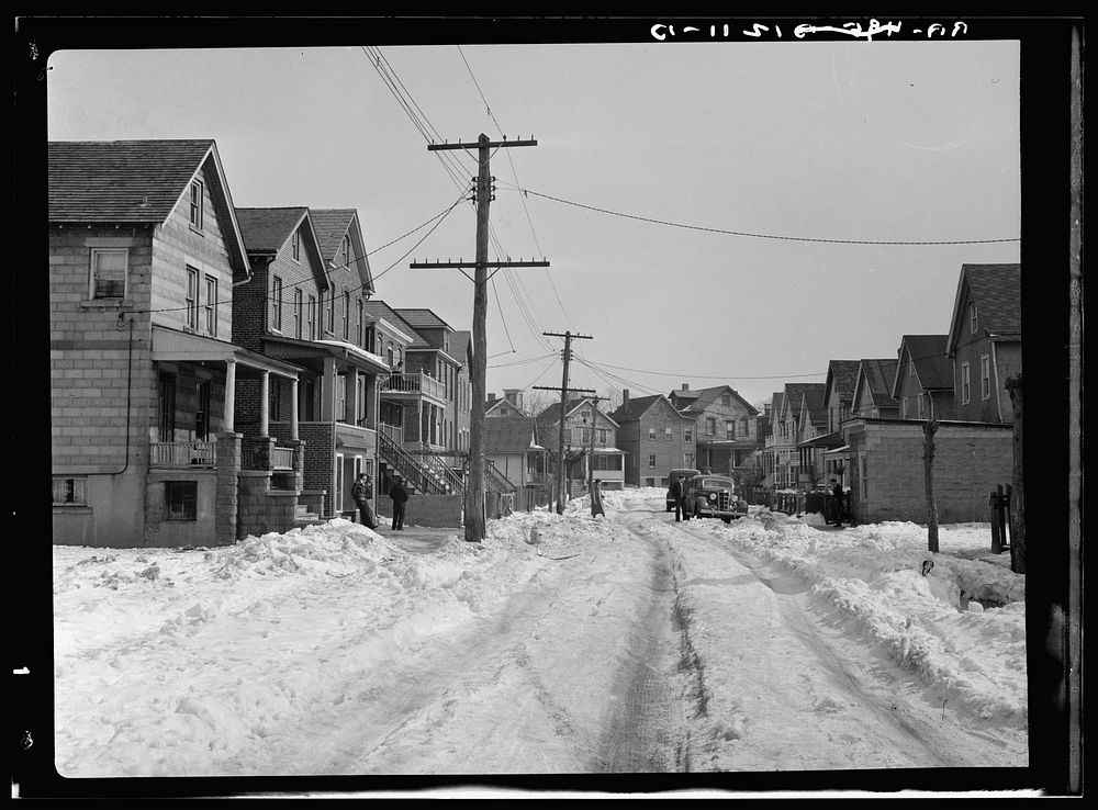 Street in Bound Brook, New Jersey, showing crowded conditions. Sourced from the Library of Congress.