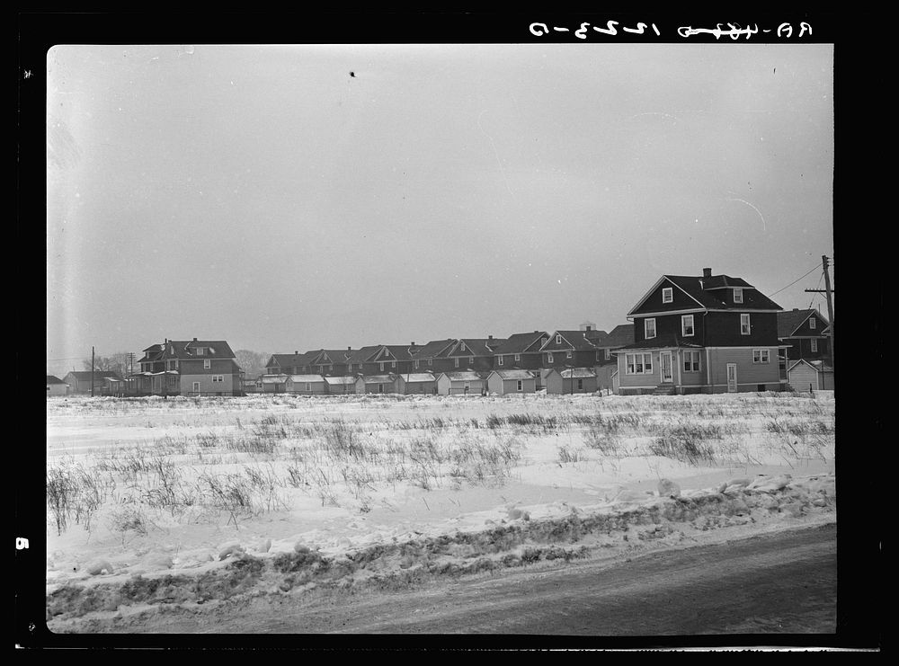 Identical houses in Manville, New Jersey. Sourced from the Library of Congress.