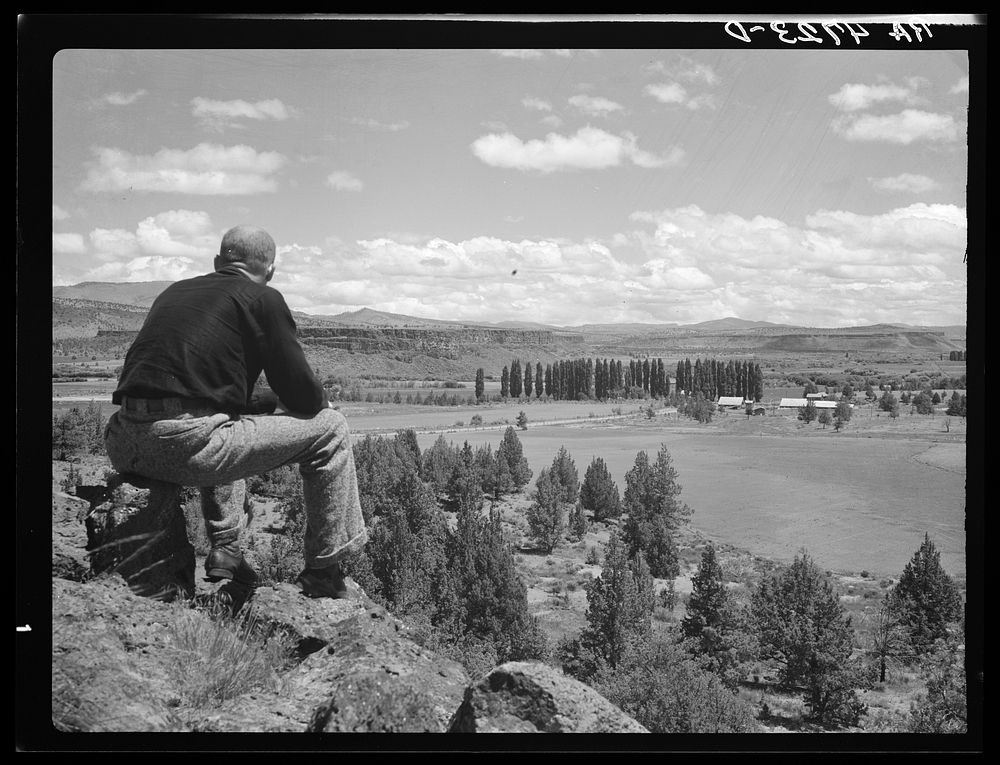 A fertile irrigated valley is rare in the rimrock country of central Oregon. Sourced from the Library of Congress.