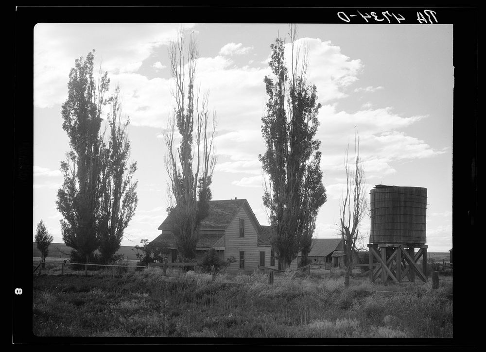 Abandoned farm in the Oregon drought area. Sourced from the Library of Congress.