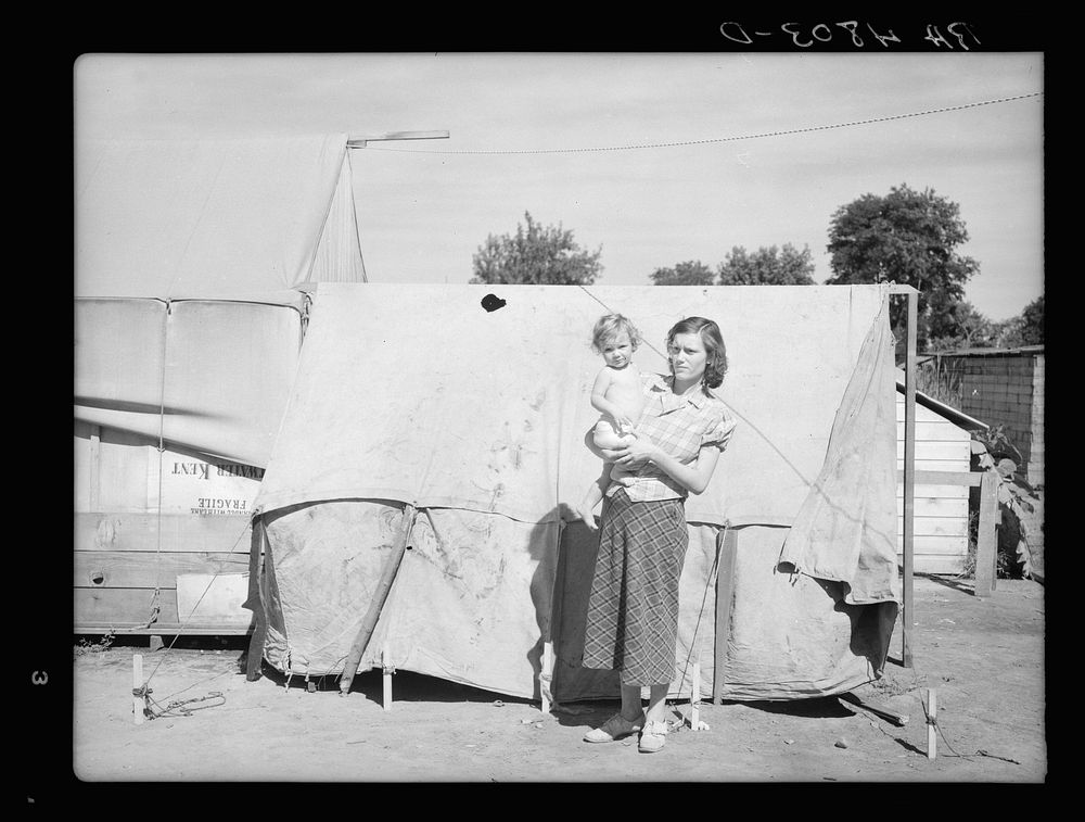 Wife of worker in fruit orchards. Yakima, Washington. Sourced from the Library of Congress.