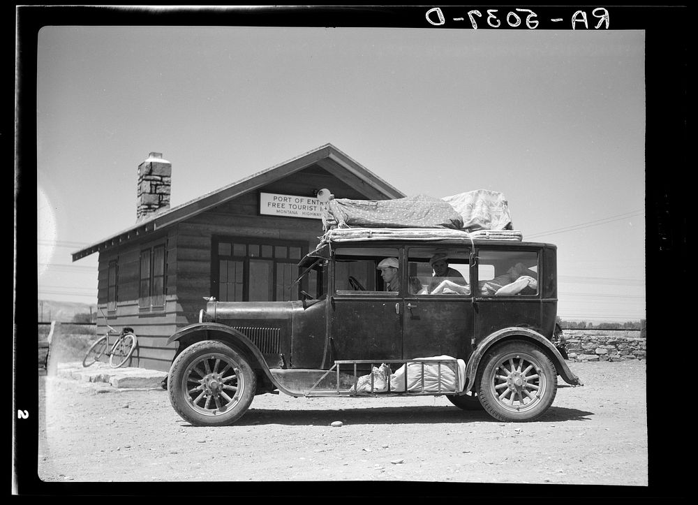 Drought refugees from Glendive, Montana, leaving for Washington. Sourced from the Library of Congress.