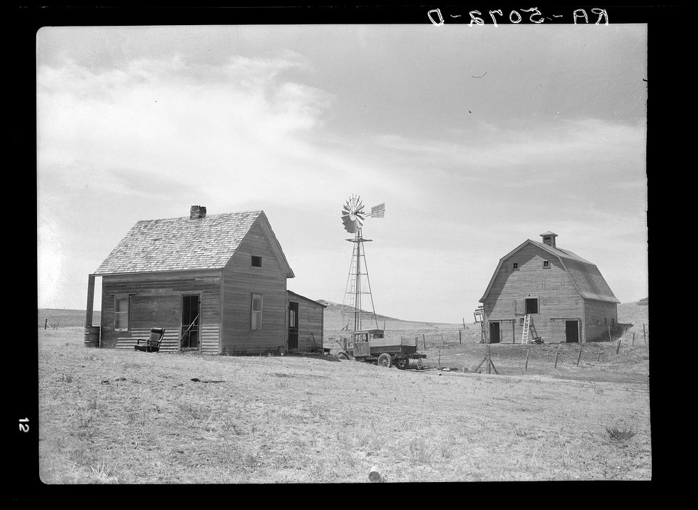 Typical farm in drought area. Beach, North Dakota. Sourced from the Library of Congress.