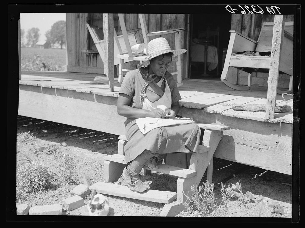  woman sharecropper. Near West Memphis, Arkansas. Sourced from the Library of Congress.