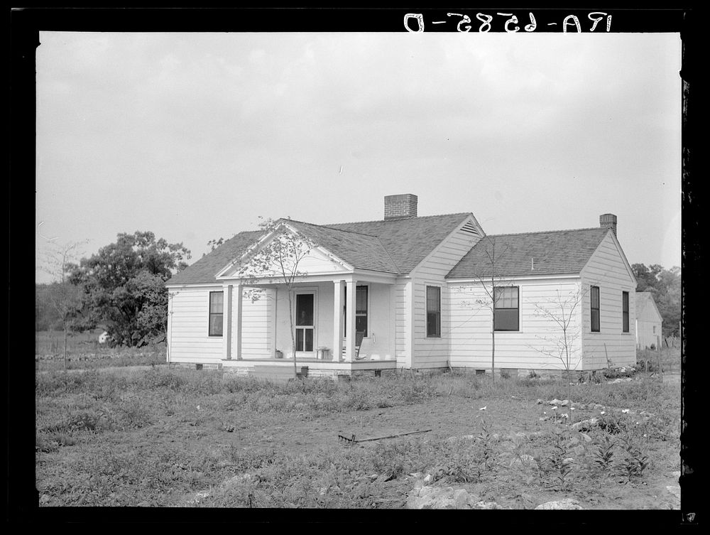 Five-room Southern colonial style house at the Palmerdale Homesteads, near Birmingham, Alabama. Sourced from the Library of…