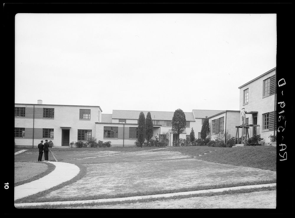 Completed houses at Greenbelt, Maryland. Sourced from the Library of Congress.