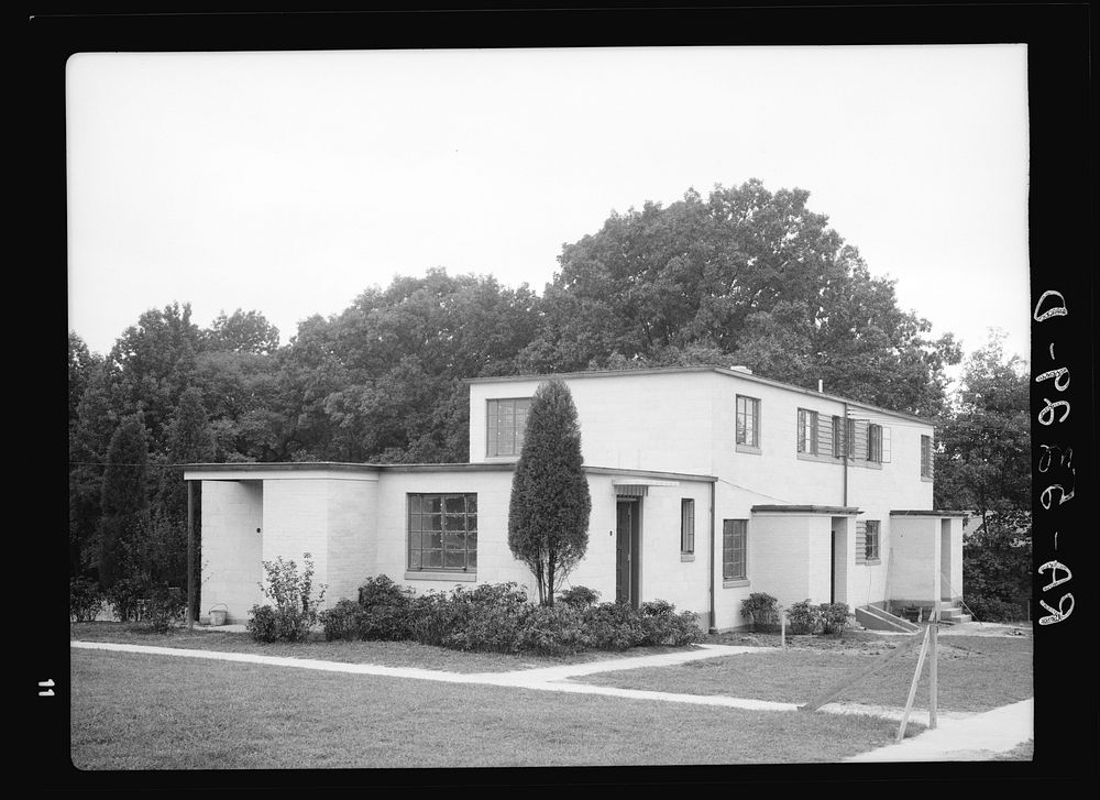 Completed house at Greenbelt, Maryland. Sourced from the Library of Congress.