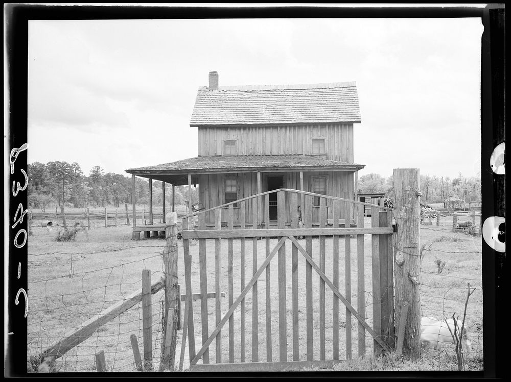  farm home. Beaufort County, North Carolina. Sourced from the Library of Congress.